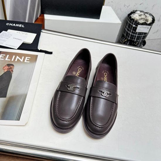 Chanel Elegant Metallic Buckle Leather Loafers Comfortable Daily Wear