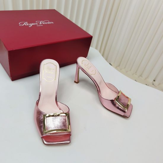 Roger Viver Pointed Toe Buckle Block Heel Pumps with Leather Sole