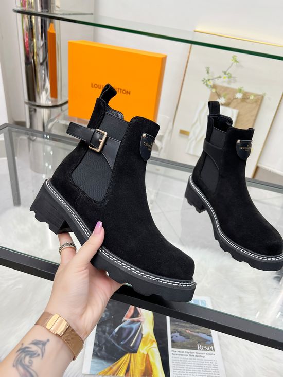 Louis Vuitton Genuine Leather Flat Boots Adjustable Strap Classic Design