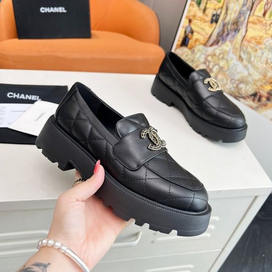 Chanel Vintage Round Toe Leather Loafers Mid Heel