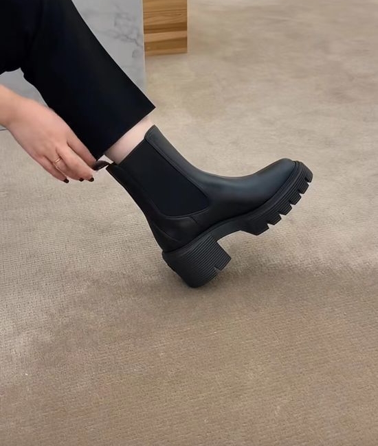 Stuart Weitzman Premium Leather Chelsea Boots With Foam Sole