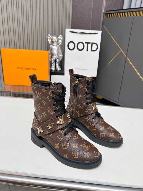 Louis Vuitton Genuine Leather Flat Boots Adjustable Strap Classic Design