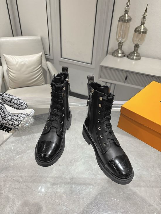 Louis Vuitton Genuine Leather Flat Boots Adjustable Strap Classic Design