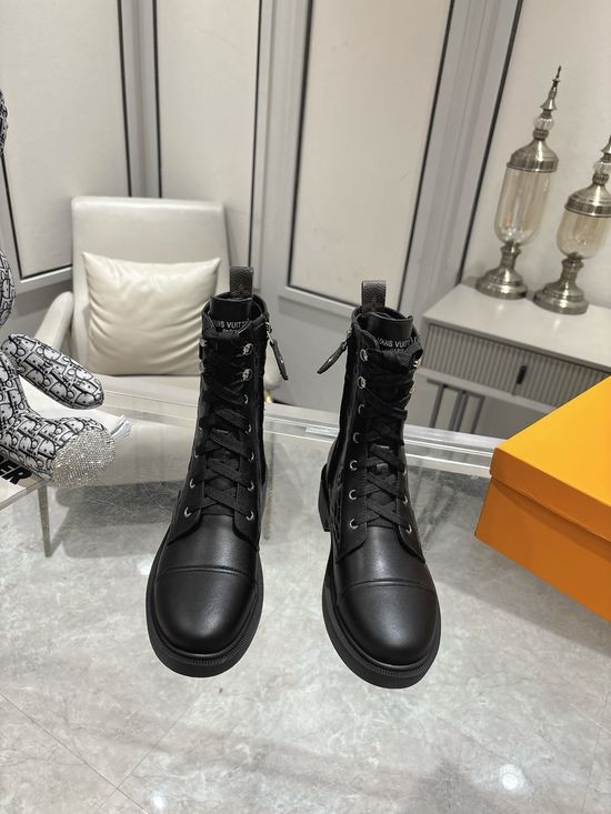 Louis Vuitton Genuine Leather Flat Boots Adjustable Strap Classic Design