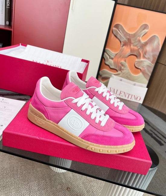 Valentino Classic Retro Casual Training Shoes with Premium Material