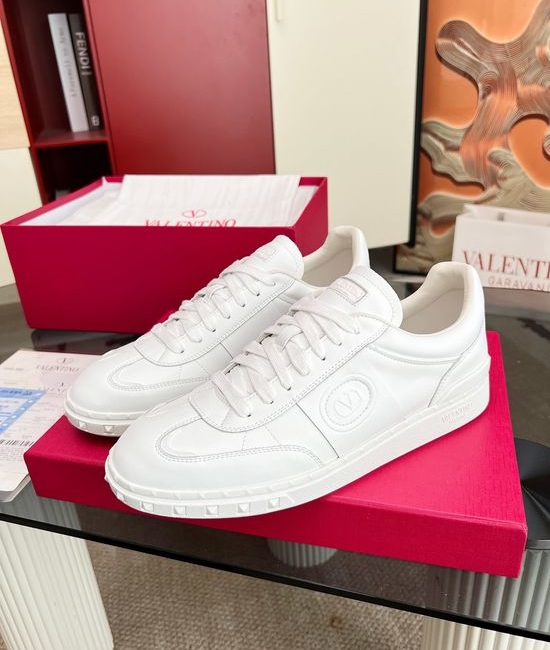 Valentino Classic Retro Casual Training Shoes with Premium Material
