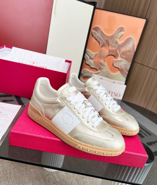 Valentino Classic Retro Casual Training Shoes with Premium Material