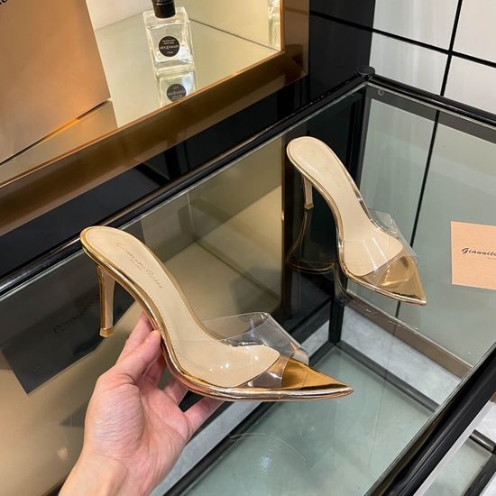 Gianvito Rossi Pointed Toe Patent Leather Leaf Decor High Heel Sandals