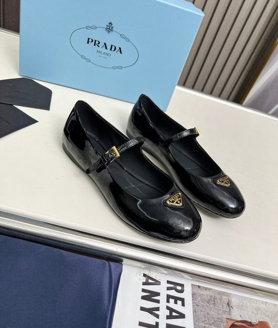 Prada Classic Patent Leather Loafers Retro Fashion Comfortable Casual Dress Shoes