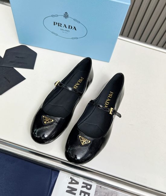 Prada Classic Patent Leather Loafers Retro Fashion Comfortable Casual Dress Shoes