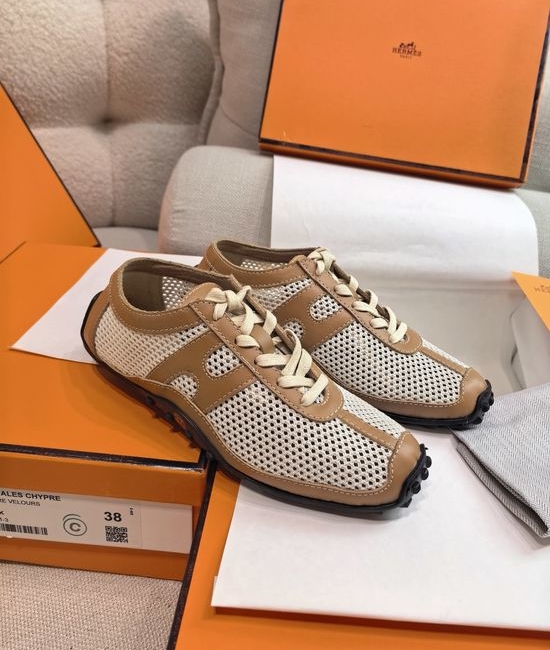 Hermes Breathable Leather Casual Shoes with Studded Rubber Sole