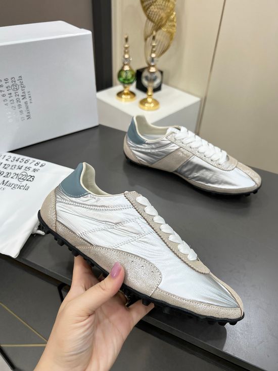 Maison Margiela Vintage Casual Sneakers With Stitched Detail Non Slip Sole