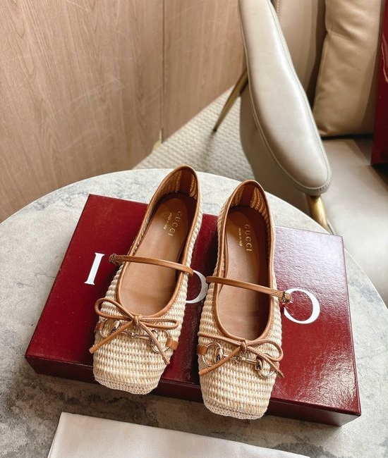 Gucci Raffia Woven Bow Square Toe Ballet Flats