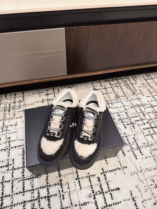 Chanel Elegant Textured Leather Casual Sneakers Comfortable Daily Footwear