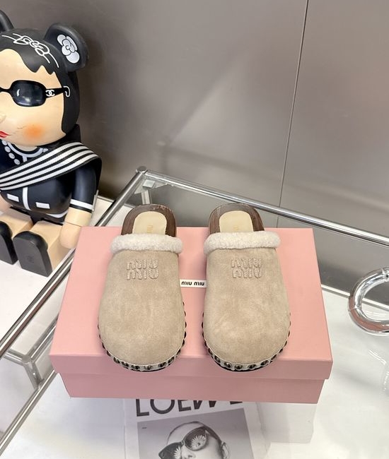Fendi Soft Warm Suede Slip On Cozy Casual Mules