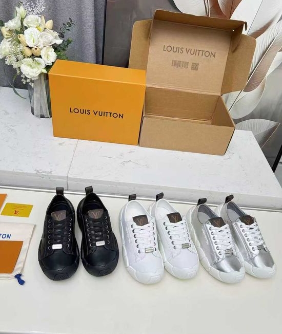 Louis Vuitton LV Thick Sole Cushioned Sneakers Classic Embossed Pattern Comfortable