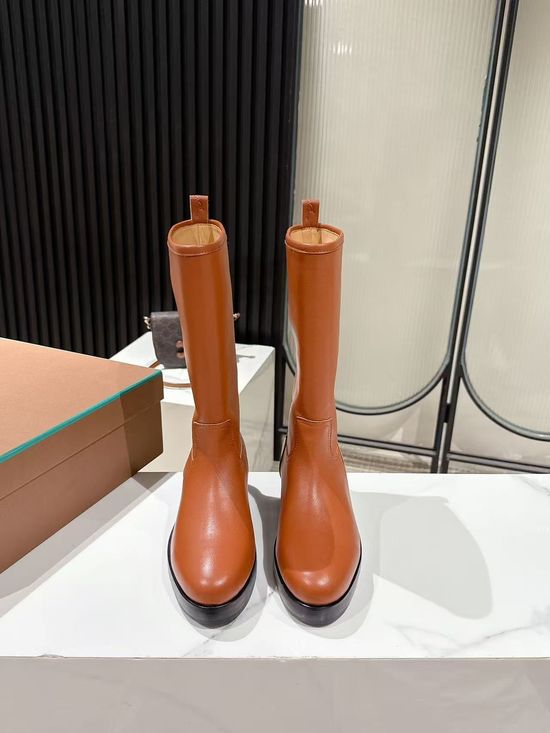 Loro Piana Elegant Slip-On Leather Tall Boots for Daily Wear