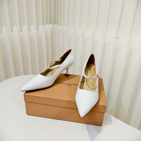 Gianvito Rossi Pointed Toe Low Heel Leather Pumps Comfortable Slip Resistant