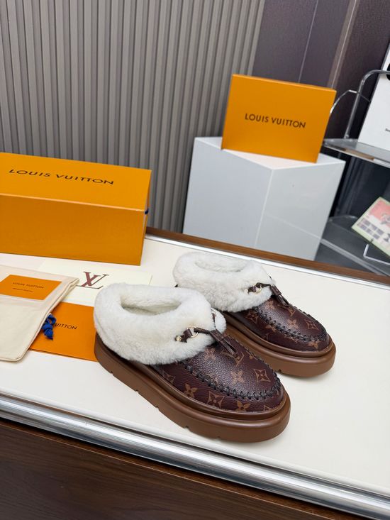 Louis Vuitton High-gloss Leather Furry Slippers Warm Comfortable Non-slip