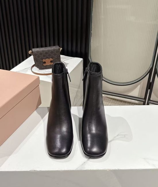 Miu Miu Vintage Distressed Ankle Boots Durable Leather Upper