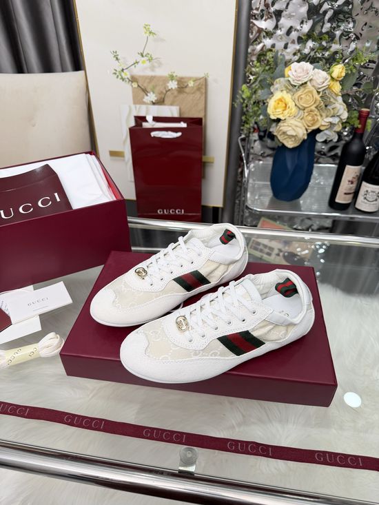 Gucci Elegant White Shoes with Signature Striped Accents