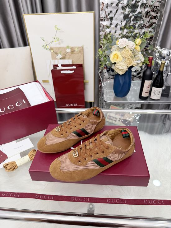 Gucci Elegant White Shoes with Signature Striped Accents
