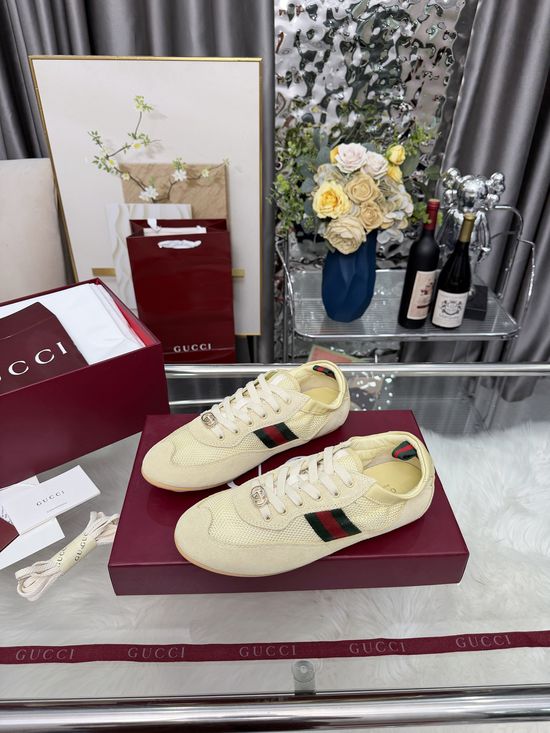 Gucci Elegant White Shoes with Signature Striped Accents