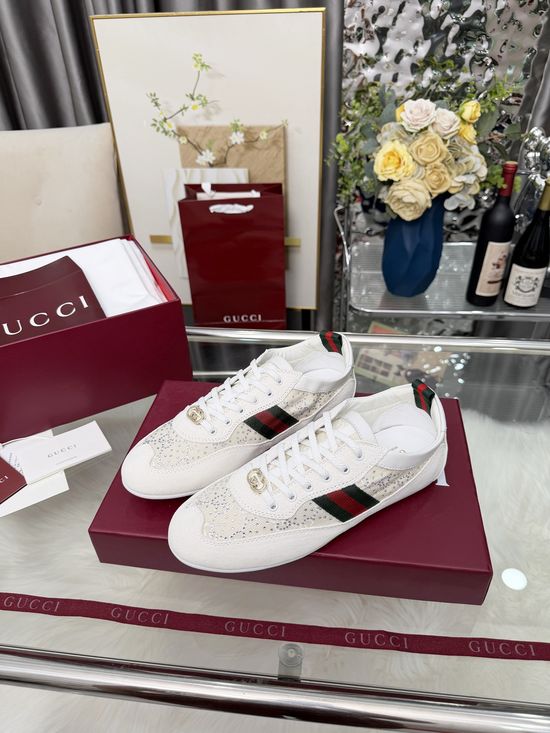 Gucci Elegant White Shoes with Signature Striped Accents