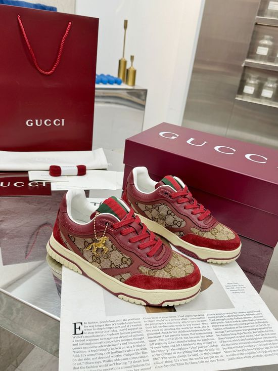 Gucci Vintage Low-top Casual Sneakers with Distressed Details