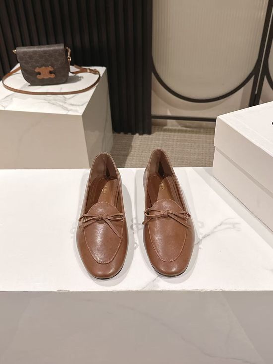 Celine Minimalist Leather Loafers Comfortable Versatile Slip On Footwear