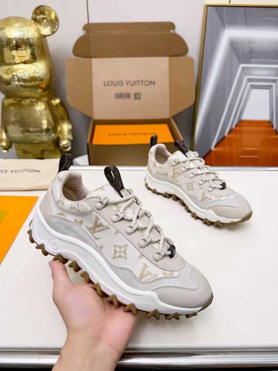 Louis Vuitton Premium Suede Mesh Comfortable Fashion Athletic Sneakers