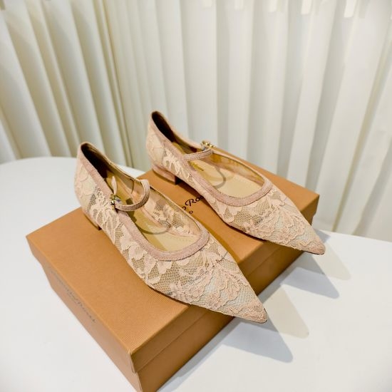 Gianvito Rossi Lace Pointed Toe Flats For Formal Occasions