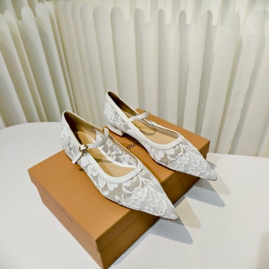 Gianvito Rossi Lace Pointed Toe Flats For Formal Occasions