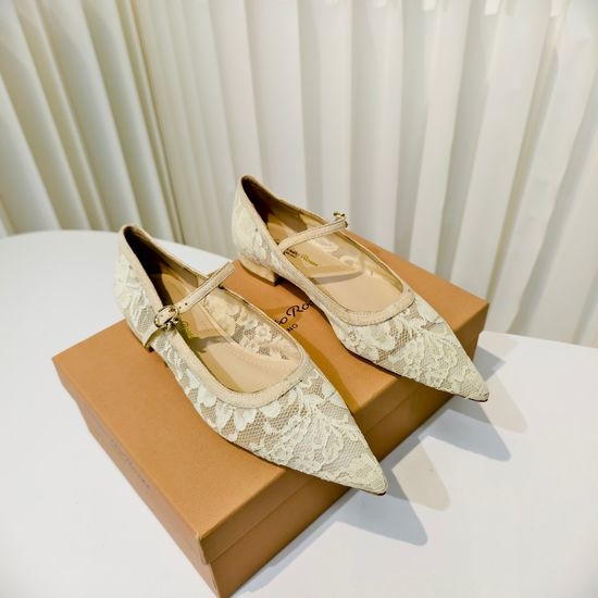 Gianvito Rossi Lace Pointed Toe Flats For Formal Occasions