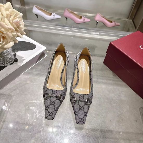 Gucci Classic Leather Shoes with Decorative Metal Buckle
