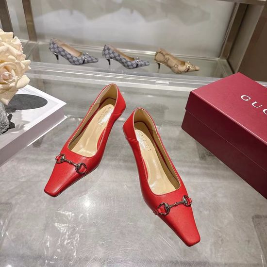 Gucci Classic Leather Shoes with Decorative Metal Buckle