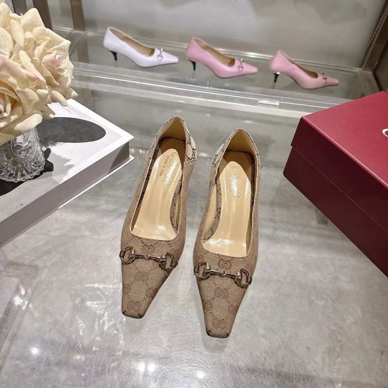 Gucci Classic Leather Shoes with Decorative Metal Buckle