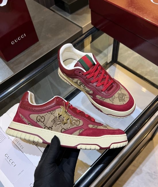 Gucci Vintage Style Leather Sneakers Distressed Detail Low Top