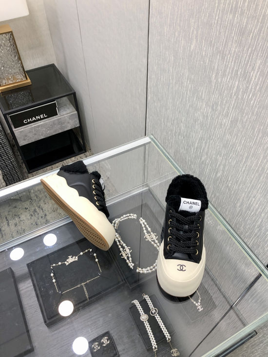 Gucci Faux Fur Lined Mixed Sheepskin Upper Warm Casual Sneakers
