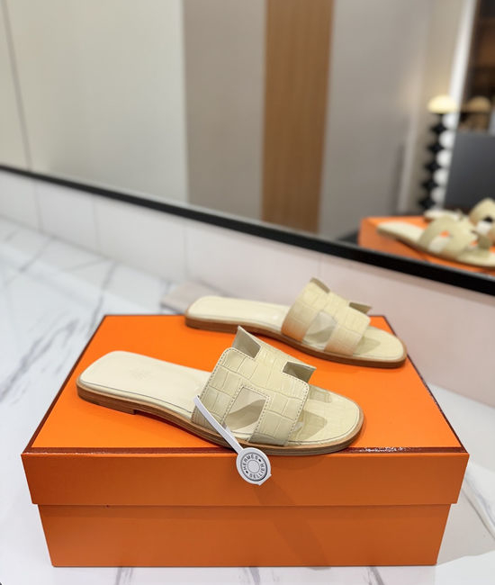 Hermes Pebbled Cowhide Leather Welted Sole Comfortable Classic Shoes