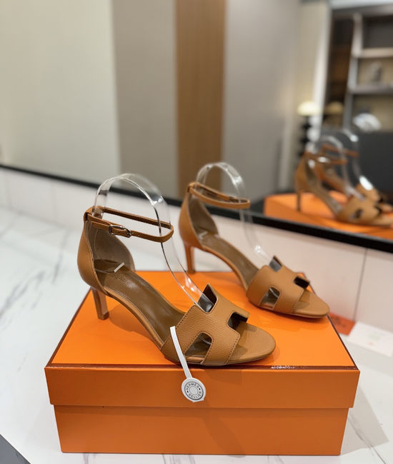 Hermes Elegant Palm Grain Leather Mid Heel Dress Shoes
