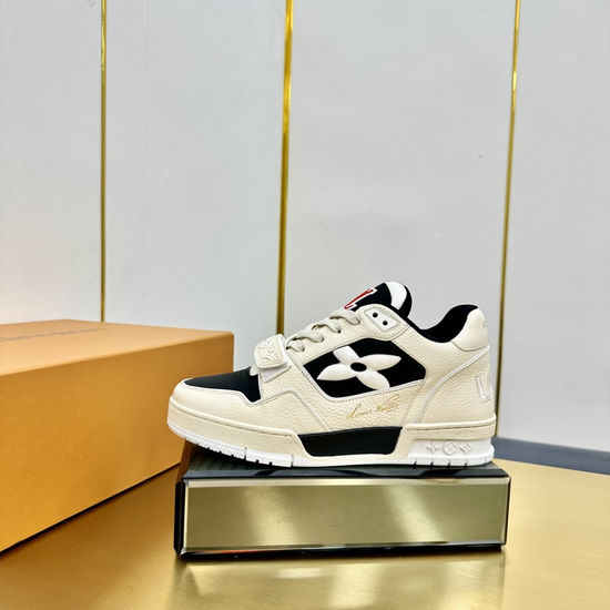 Louis Vuitton Premium Grained Leather Sneakers Retro Casual Design