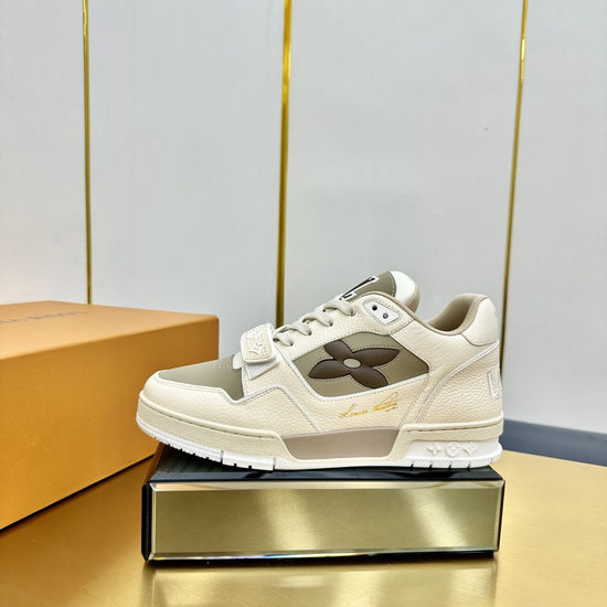Louis Vuitton Premium Grained Leather Sneakers Retro Casual Design