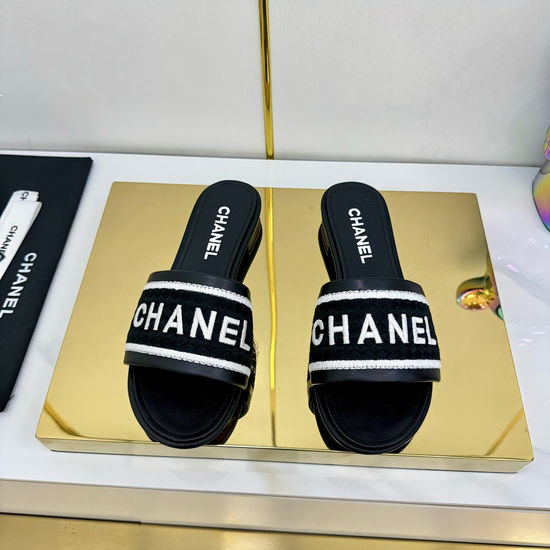 Chanel Quilted Leather Slides Soft Comfortable Casual Footwear