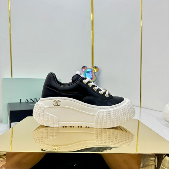 Chanel Classic Black White Casual Comfortable Sheepskin Sneakers