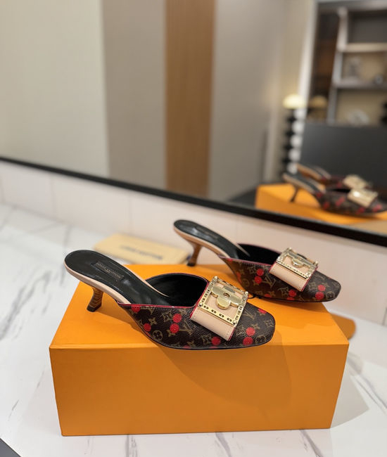 Louis Vuitton LV Classic Sandals Elegant Design Premium Materials Comfortable Fit