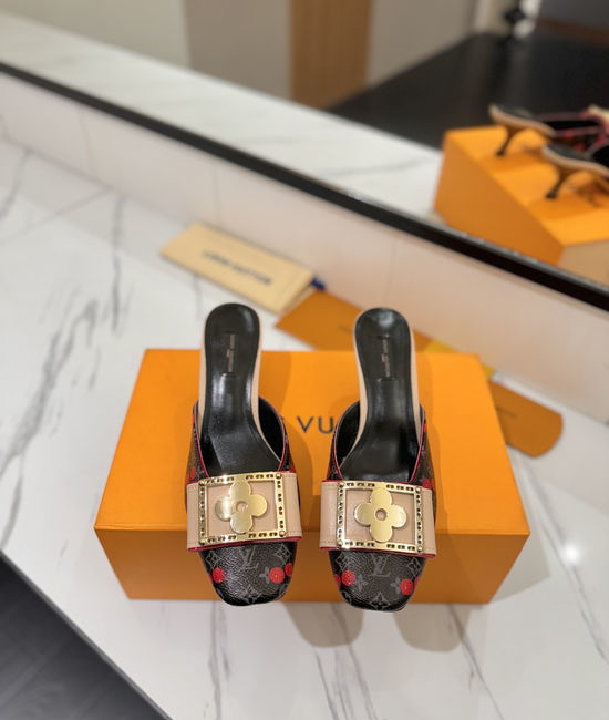 Louis Vuitton LV Classic Sandals Elegant Design Premium Materials Comfortable Fit