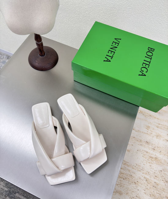 Bottega Veneta BV Off White Handmade Sheepskin Flat Mules Comfortable Slides