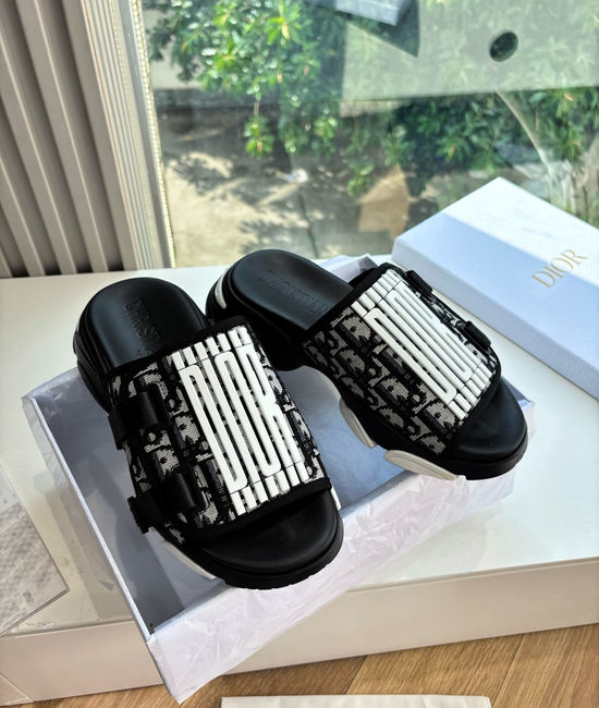 Christian Dior CD Sophisticated Stitched Slide Sandals for Versatile Wear