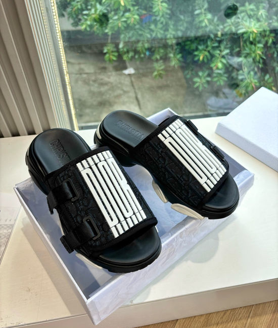 Christian Dior CD Sophisticated Stitched Slide Sandals for Versatile Wear